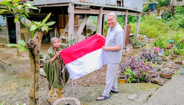 Sambut HUT RI ke 80, DPC Gerindra Wajo Gelar Aksi Bagi Bendera Merah Putih