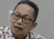 MENIKMATI PUISI KRITIS ” TETAPLAH BODOH”, KARYA FATHUL WAHID
