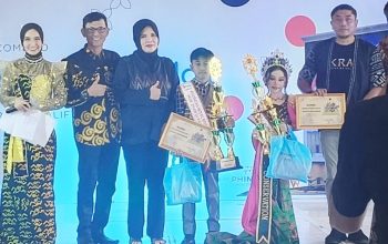 2 Murid SDN 8 Pinrang Dinobatkan Sebagai Model Wastra Berprestasi 