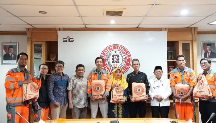 Dirut Semen Tonasa Lepas Jemaah Calon Haji Keluarga Besar PT Semen Tonasa