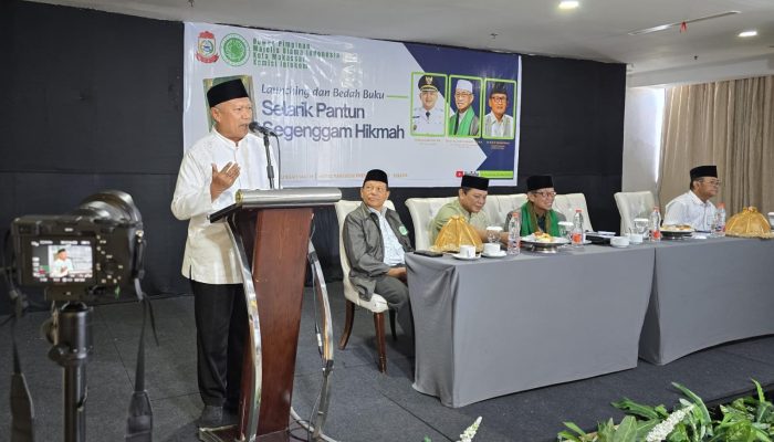 Pemkot Makassar Apresiasi Buku “Selarik Pantun Segenggam Hikmah” Karya KH Baharuddin HS