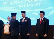 Bupati Pangkep Dianugerahi Satyalancana Wira Karya
