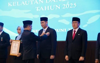 Bupati Pangkep Dianugerahi Satyalancana Wira Karya