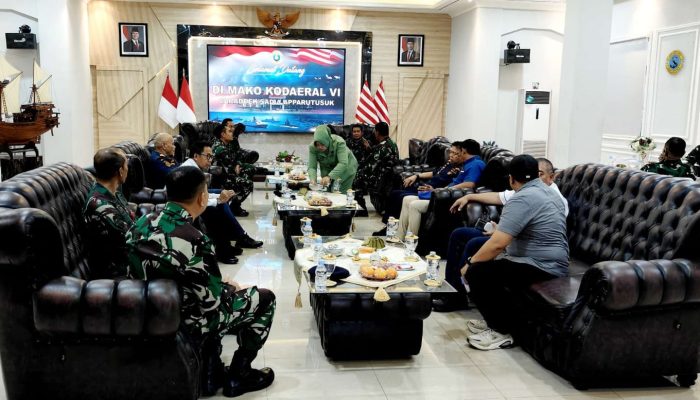 General Manager Pelindo Regional 4 Makassar Hadiri Pelepasan Pasukan TNI di Dermaga