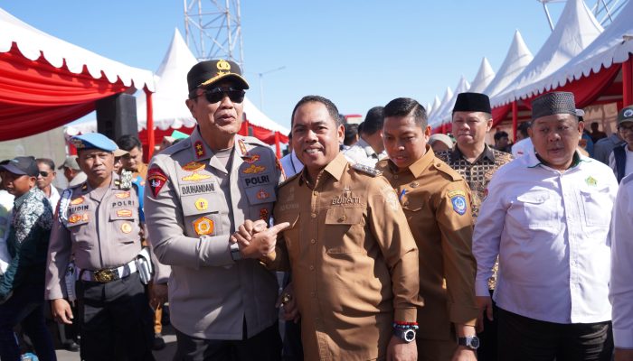 Bupati Wajo Hadiri Penyerahan Bantuan Benih dan Alsintan 