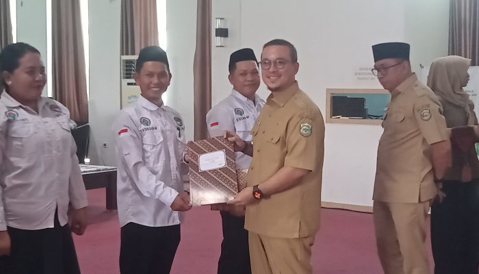 Bupati Mamuju Tengah Serahkan SK kepada 563 Perangkat Desa