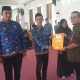 Bupati Mamuju Tengah Serahkan Perpanjangan Perjanjian Kerja PPPK Formasi Tahun 2023 dan 2025