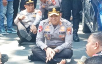 Kapolres Pinrang Duduk Bersama Massa Aksi Gas 3 Kg, Tunjukkan Pendekatan Humanis