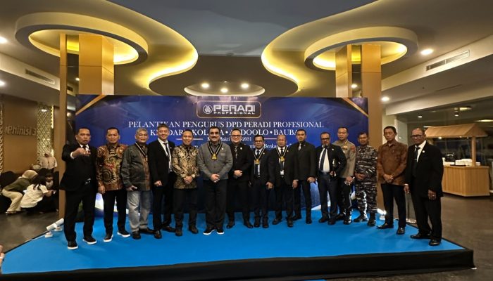 Lantik PERADI Profesional Sultra, Harris Arthur Hedar Tegaskan Hukum tak Boleh Takuti Rakyat