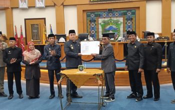 DPRD Pangkep Paripurnakan Ranperda Pilkades dan Ranperda APBD