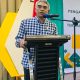 Sumpah Pemuda, Ketua Fraksi PKB Ajak Anak Muda Makassar Hentikan Perang Kelompok  MAKASSAR– Ketua Fraksi PKB DPRD Kota Makassar, Andi Makmur Burhanuddin, mengajak generasi muda menjadikan momentum Hari Sumpah Pemuda sebagai titik balik untuk memperkuat persatuan dan menghentikan konflik antarkelompok yang masih menjadi perhatian di sejumlah wilayah Kota Makassar.  Menurutnya, semangat Sumpah Pemuda yang lahir pada 28 Oktober 1928 harus diwujudkan melalui tindakan nyata dalam kehidupan sehari-hari. Anak muda tidak cukup hanya mengenang sejarah perjuangan para pendahulu, tetapi juga perlu mengambil peran dalam menjaga keamanan lingkungan, membangun solidaritas, serta menciptakan kegiatan yang memberikan manfaat bagi masyarakat.  Andi Makmur mengatakan, generasi muda Makassar memiliki energi, keberanian, dan solidaritas yang besar. Potensi tersebut seharusnya menjadi modal untuk mendorong kemajuan kota, bukan justru terseret dalam pertikaian yang dapat merugikan diri sendiri maupun orang lain.  “Momentum Sumpah Pemuda ini harus menjadi pengingat bagi kita semua bahwa kekuatan anak muda terletak pada kemampuan membangun persatuan. Kita tentu bangga melihat generasi muda yang memiliki solidaritas tinggi dan keberanian dalam memperjuangkan sesuatu. Tetapi, keberanian itu harus diarahkan ke hal-hal positif, seperti berkarya, berprestasi, membantu sesama, dan memberikan kontribusi bagi lingkungannya,” ujar Andi Makmur.  Ia menilai, persoalan perang kelompok tidak bisa diselesaikan hanya dengan imbauan atau tindakan setelah konflik terjadi. Diperlukan keterlibatan berbagai pihak untuk membangun komunikasi, mencegah provokasi, dan menciptakan lingkungan yang memungkinkan generasi muda menyalurkan energi mereka secara produktif.  Menurutnya, konflik yang bermula dari persoalan kecil dapat berkembang menjadi pertikaian berkepanjangan ketika emosi dan gengsi kelompok lebih diutamakan daripada keselamatan bersama. Dampaknya tidak hanya dirasakan oleh mereka yang terlibat langsung, tetapi juga keluarga dan masyarakat yang menginginkan lingkungan aman.  “Jangan sampai anak-anak muda kita kehilangan masa depan hanya karena persoalan yang sebenarnya bisa diselesaikan dengan komunikasi. Tidak ada kebanggaan dari sebuah pertikaian jika akhirnya menimbulkan korban, merugikan keluarga, atau membuat seseorang harus berhadapan dengan persoalan hukum. Kita ingin anak muda Makassar dikenal karena prestasi dan karyanya, bukan karena konflik yang terus berulang,” tegasnya.  Legislator PKB tersebut mengatakan, pendekatan terhadap persoalan kepemudaan perlu dilakukan secara seimbang. Tindakan kekerasan harus ditangani sesuai hukum yang berlaku, tetapi upaya pencegahan dan pembinaan juga tidak boleh diabaikan.  Ia berpandangan, keluarga, sekolah, tokoh masyarakat, organisasi kepemudaan, pemerintah, dan aparat keamanan perlu membangun kerja sama yang berkelanjutan. Komunikasi antarkelompok harus diperkuat agar potensi perselisihan dapat diketahui lebih awal dan tidak berkembang menjadi bentrokan.  “Kalau kita hanya bergerak setelah terjadi bentrokan, berarti kita selalu berada pada tahap penanganan, bukan pencegahan. Karena itu, perlu ada komunikasi yang baik di tingkat lingkungan, peran aktif tokoh masyarakat, serta keterlibatan anak muda sendiri untuk meredam persoalan sebelum membesar. Mereka harus diberi ruang untuk ikut menyelesaikan masalah, bukan hanya menjadi objek dari kebijakan yang dibuat,” jelasnya.  Selain itu, Andi Makmur mendorong Pemerintah Kota Makassar memperluas ruang aktivitas dan pengembangan potensi generasi muda. Fasilitas olahraga, kegiatan seni dan budaya, pelatihan keterampilan, pengembangan kewirausahaan, serta ruang kreativitas dinilai dapat menjadi alternatif positif bagi anak muda untuk mengembangkan kemampuan mereka.  Menurutnya, membangun generasi muda tidak cukup hanya dengan meminta mereka menjaga ketertiban. Pemerintah juga perlu membuka kesempatan agar mereka dapat mengakses pendidikan, mengembangkan keterampilan, memperoleh peluang usaha, dan berpartisipasi dalam pembangunan kota.  “Anak muda membutuhkan ruang untuk menunjukkan kemampuan dan membuktikan bahwa mereka bisa berbuat sesuatu yang bermanfaat. Pemerintah perlu menghadirkan program yang sesuai dengan kebutuhan mereka, mulai dari olahraga, seni, pelatihan kerja, sampai pendampingan usaha. Jangan hanya meminta mereka menjauhi kegiatan negatif, tetapi kita juga harus memberikan pilihan dan kesempatan agar mereka bisa berkembang,” ungkapnya.  Andi Makmur menambahkan, persatuan sebagaimana terkandung dalam Sumpah Pemuda bukan berarti menghilangkan identitas kelompok atau lingkungan masing-masing. Setiap komunitas tetap dapat memiliki kebanggaan, tetapi kebanggaan itu harus diwujudkan melalui prestasi dan kontribusi positif, bukan dengan merendahkan atau memusuhi kelompok lain.  Ia juga mengingatkan bahwa keberanian sejati tidak selalu ditunjukkan dengan membalas tantangan. Kemampuan menahan diri, menolak ajakan melakukan kekerasan, menghentikan provokasi, dan mengajak teman menyelesaikan persoalan secara damai merupakan bentuk tanggung jawab yang perlu ditanamkan kepada generasi muda.  “Menurut saya, orang yang berani menghentikan pertikaian justru menunjukkan kedewasaan dan kepemimpinan. Tidak semua tantangan harus dijawab dengan perlawanan, dan tidak semua persoalan harus diselesaikan dengan kekerasan. Kadang-kadang, keberanian terbesar adalah ketika kita mampu mengendalikan emosi, mengajak teman untuk berdamai, dan mencegah sesuatu yang bisa merugikan banyak orang,” tuturnya.  Ia menegaskan, generasi muda yang pernah terlibat konflik juga harus tetap memiliki kesempatan untuk memperbaiki diri. Pembinaan dan pendampingan perlu dibuka tanpa menghilangkan tanggung jawab atas tindakan yang telah dilakukan. Dengan demikian, upaya menciptakan keamanan dapat berjalan beriringan dengan pemulihan hubungan sosial di tengah masyarakat.  Andi Makmur berharap peringatan Sumpah Pemuda tahun ini menjadi momentum memperkuat komitmen bersama dalam membangun Makassar yang aman, terbuka, dan memberikan ruang bagi generasi muda untuk berkembang.  “Makassar membutuhkan anak muda yang berani mengambil tanggung jawab, bukan sekadar mempertahankan gengsi kelompok. Kita ingin melihat mereka berlomba menciptakan karya, mengembangkan usaha, meraih prestasi, dan membantu masyarakat. Kalau energi, solidaritas, dan keberanian itu diarahkan untuk hal-hal yang produktif, saya yakin anak muda bisa menjadi kekuatan besar dalam pembangunan kota ini,” pungkasnya.  Ia menambahkan, semangat Sumpah Pemuda harus diterjemahkan melalui tindakan nyata, baik oleh generasi muda maupun seluruh elemen masyarakat. Persatuan tidak boleh berhenti sebagai slogan dalam peringatan tahunan, tetapi harus menjadi landasan untuk membangun kehidupan sosial yang lebih harmonis.  “Pada akhirnya, masa depan Makassar juga berada di tangan anak-anak muda kita. Mari kita beri mereka kesempatan, dengarkan aspirasi mereka, dan libatkan dalam pembangunan. Sumpah Pemuda mengajarkan bahwa perbedaan bukan alasan untuk bermusuhan. Saatnya kita membuktikan bahwa generasi muda Makassar mampu menjaga persaudaraan, menghentikan kekerasan, dan membawa kota ini menuju masa depan yang lebih baik,” tutupnya.
